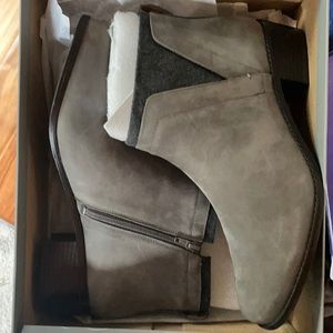 Women’s Vionic size 12 boots. Hope Joslyn style. New in Box. Box Included.